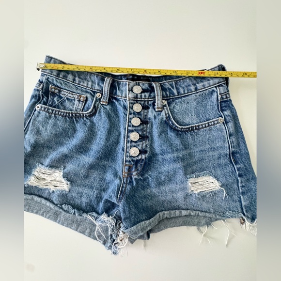 7 For All Mankind MONROE CUT-OFF SHORT WITH EXPOSED BUTTONS - Picture 12 of 12